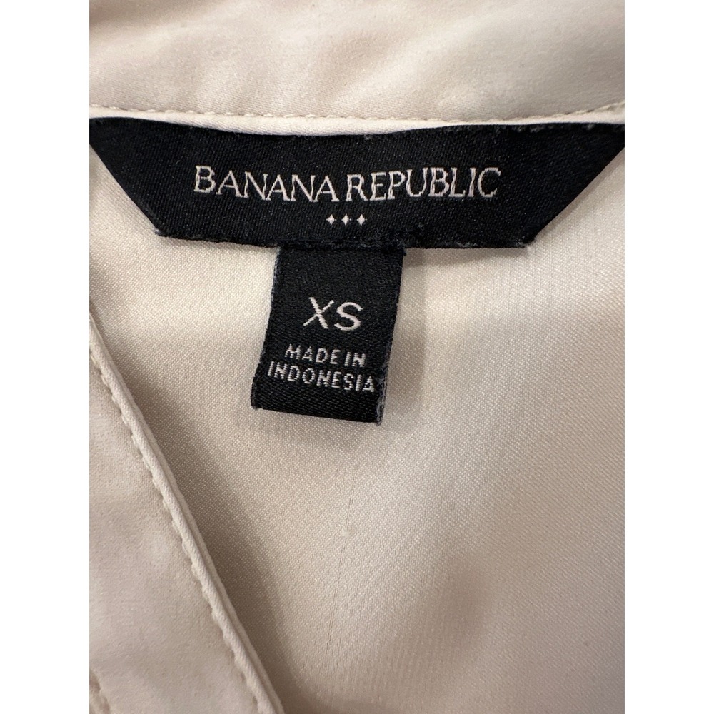 Banana Republic Sleeveless Satin Blouse Sz XS Champagne Chic Timeless Luxury - Picture 6 of 8